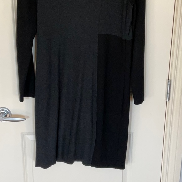 An elegant knee length theme dress by Lauren Vidal - Picture 6 of 6